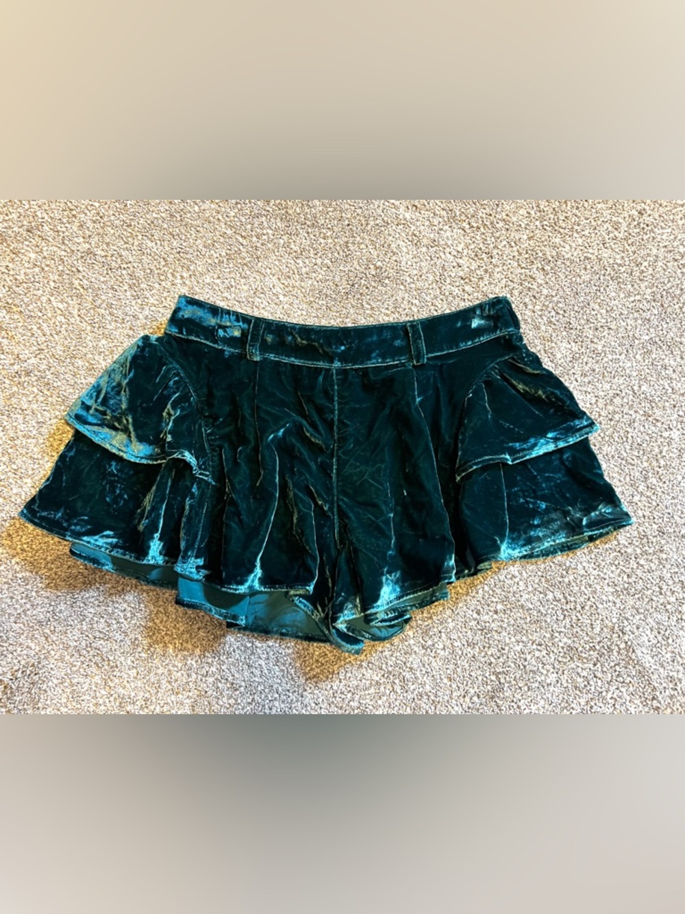 Free People Star Dust Ruffle Velvet Shorts in Teal Size Small NWT - Picture 2 of 9